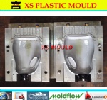 Plastic extrusion blow mould